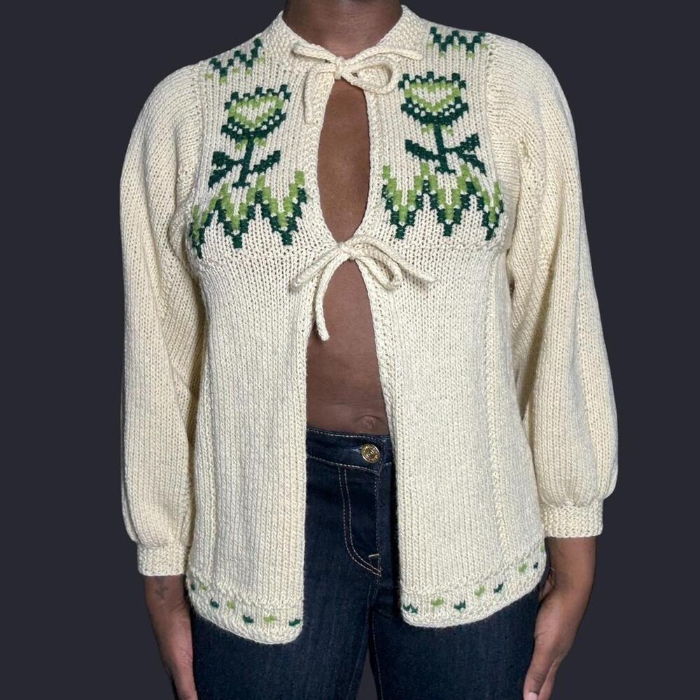 Pixelated creamgreen puff sleeve grandma
